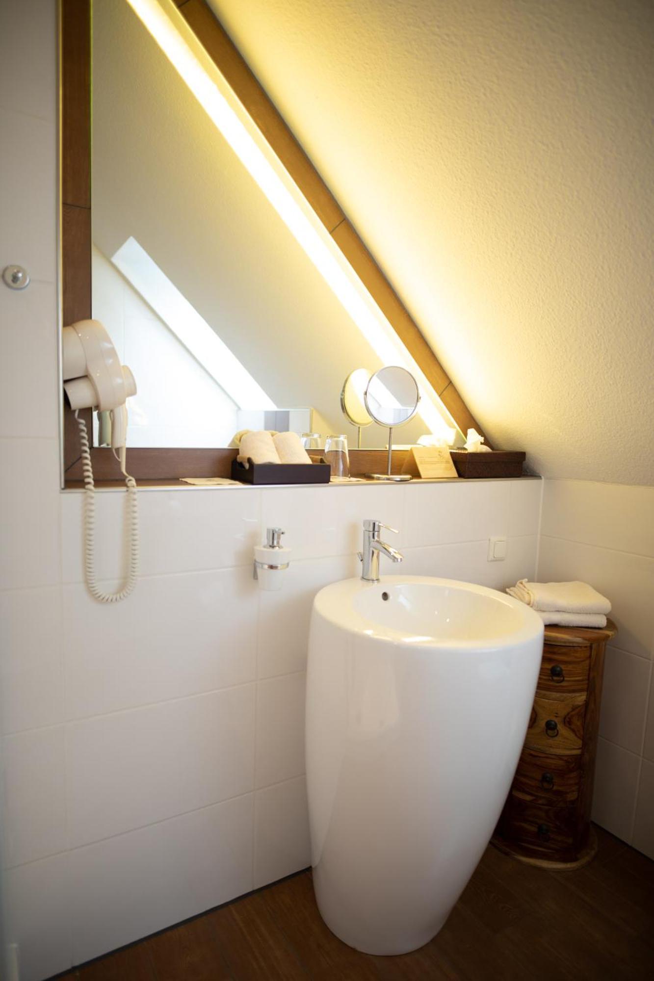 Vier Jahreszeiten Rooms Husum  Esterno foto